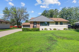 5913 Zenith Avenue N, Brooklyn Center, MN 55429