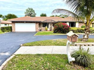 10001 NW 11th Mnr, Coral Springs, FL 33071