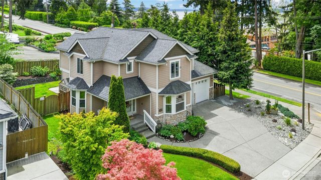 803 S 232nd Street, Des Moines, WA 98198