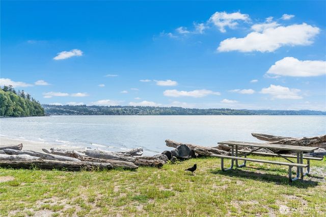 803 S 232nd Street, Des Moines, WA 98198