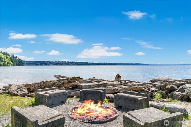 803 S 232nd Street, Des Moines, WA 98198