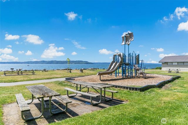 803 S 232nd Street, Des Moines, WA 98198