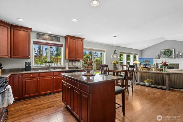 803 S 232nd Street, Des Moines, WA 98198