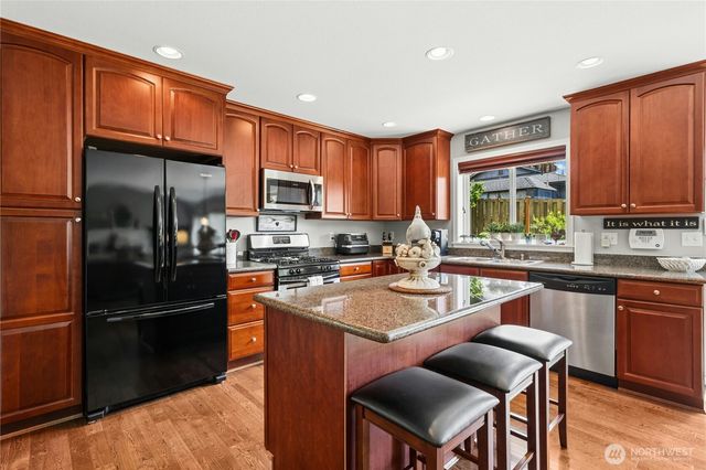 803 S 232nd Street, Des Moines, WA 98198