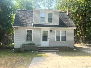 388 E South Boulevard, Troy, MI 48085