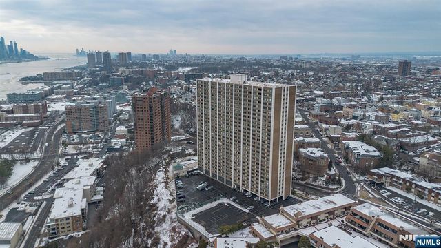 250 Gorge Road 8J, Cliffside Park, NJ 07010