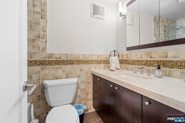 250 Gorge Road 8J, Cliffside Park, NJ 07010