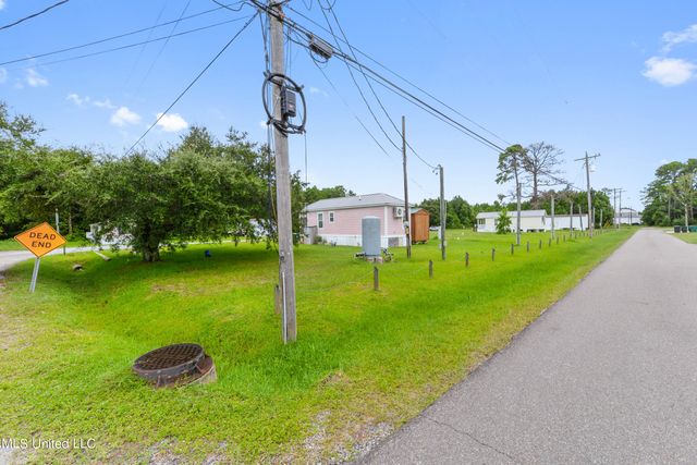 2319 Henderson Street, Waveland, MS 39576