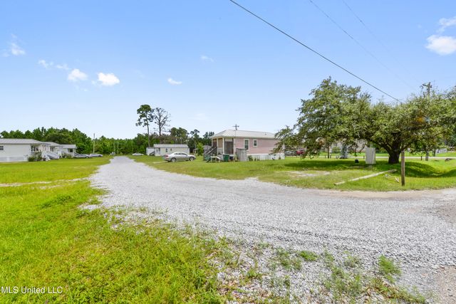 2319 Henderson Street, Waveland, MS 39576