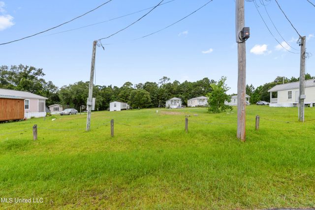 2319 Henderson Street, Waveland, MS 39576