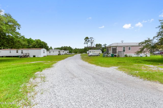2319 Henderson Street, Waveland, MS 39576