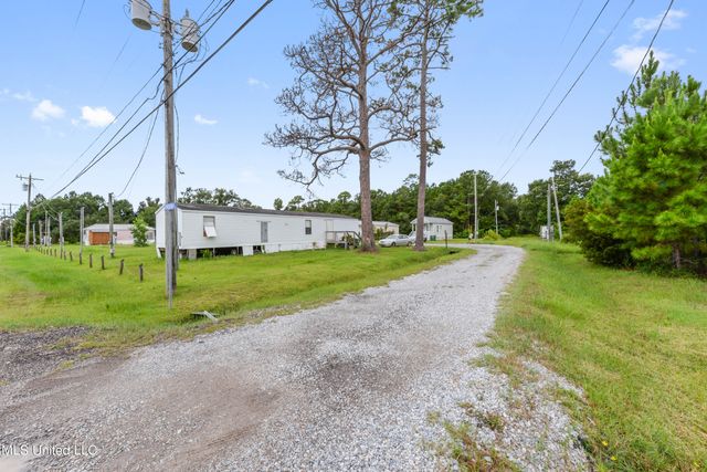 2319 Henderson Street, Waveland, MS 39576
