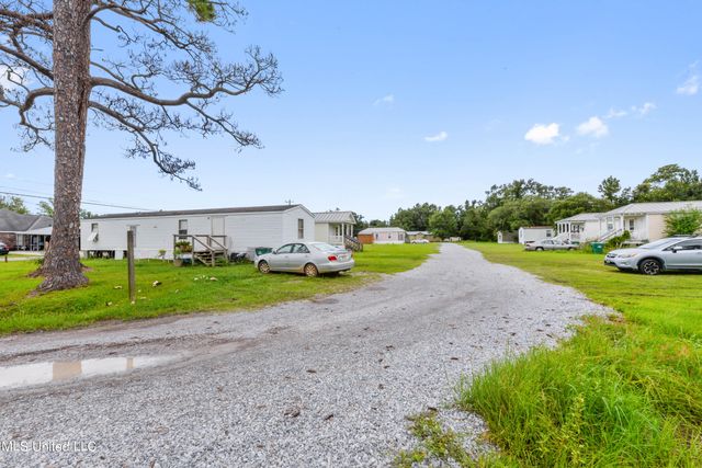 2319 Henderson Street, Waveland, MS 39576