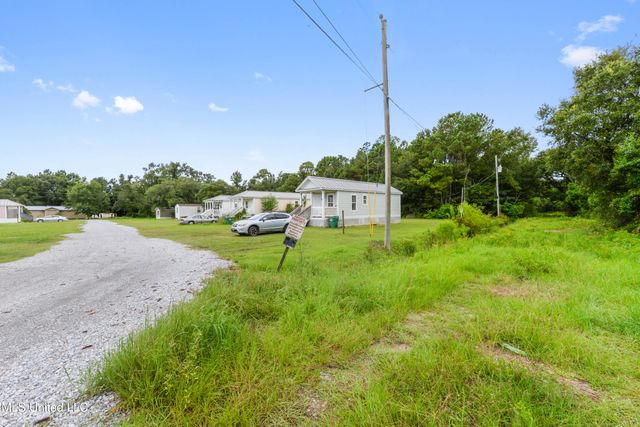 2319 Henderson Street, Waveland, MS 39576