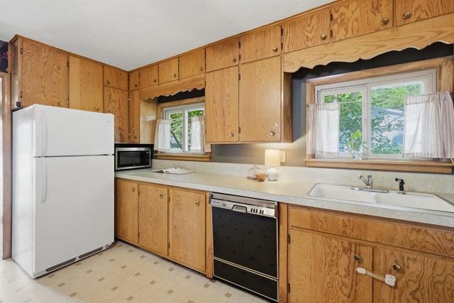 3 E Whitechapel Street, Mazomanie, WI 53560
