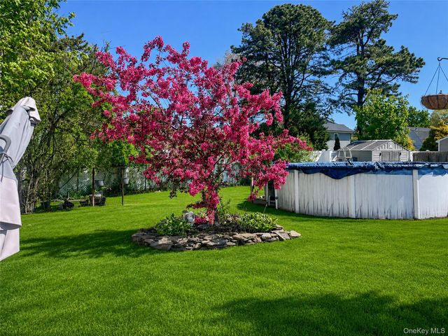 29 Torrey Pine Lane, Medford, NY 11763