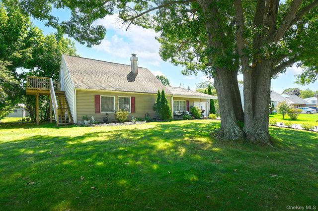 29 Torrey Pine Lane, Medford, NY 11763