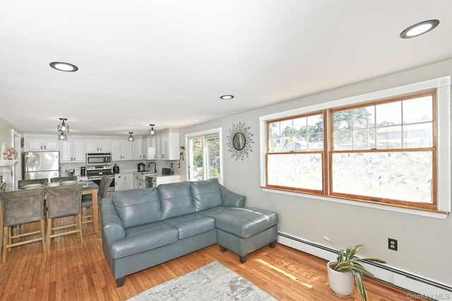 29 Torrey Pine Lane, Medford, NY 11763