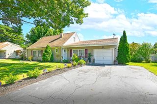 29 Torrey Pine Lane, Medford, NY 11763