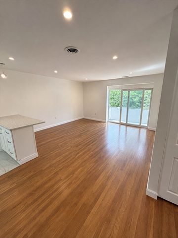 20 Stearns Rd. 30, Brookline, MA 02446