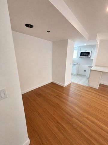 20 Stearns Rd. 30, Brookline, MA 02446
