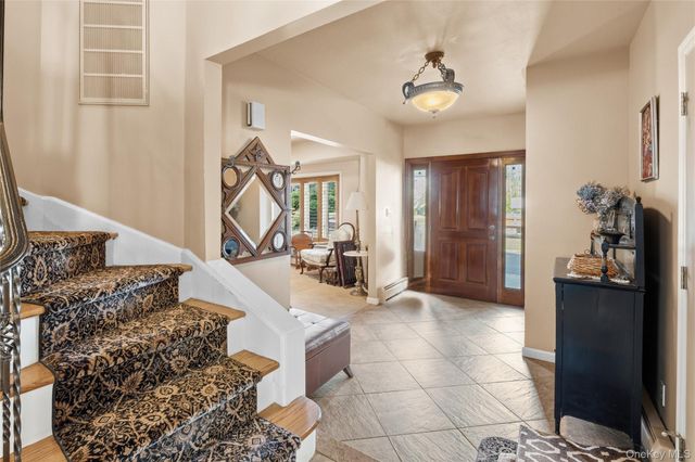 12 E Dosoris Lane, Dix Hills, NY 11746