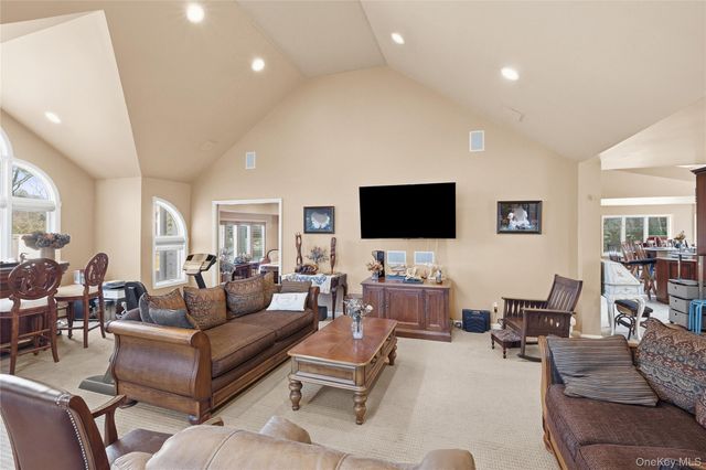 12 E Dosoris Lane, Dix Hills, NY 11746