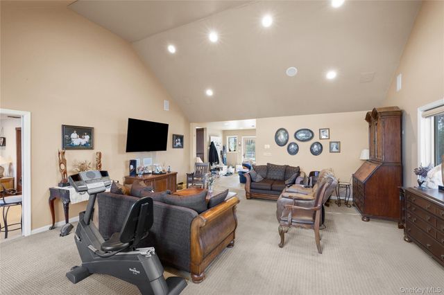 12 E Dosoris Lane, Dix Hills, NY 11746