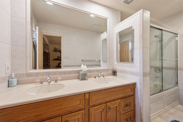 12 E Dosoris Lane, Dix Hills, NY 11746