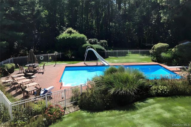 12 E Dosoris Lane, Dix Hills, NY 11746