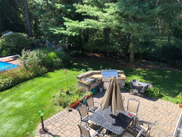 12 E Dosoris Lane, Dix Hills, NY 11746