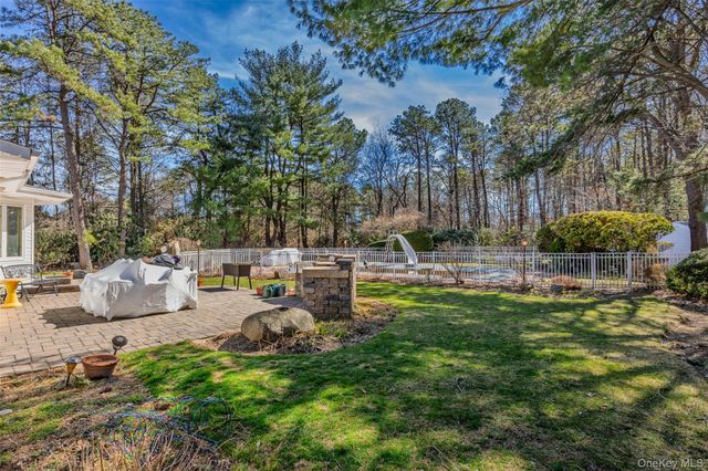 12 E Dosoris Lane, Dix Hills, NY 11746