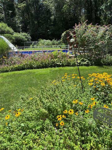 12 E Dosoris Lane, Dix Hills, NY 11746