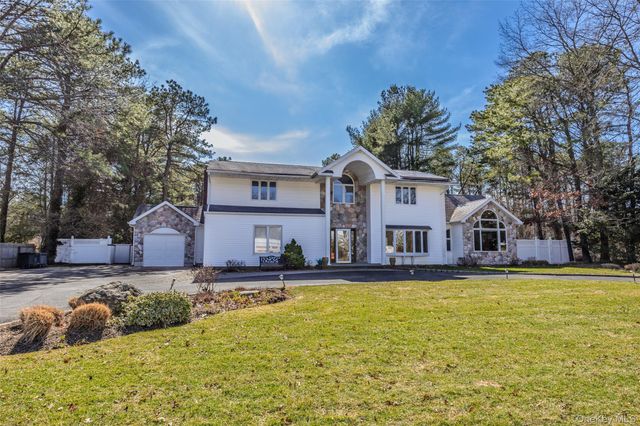 12 E Dosoris Lane, Dix Hills, NY 11746