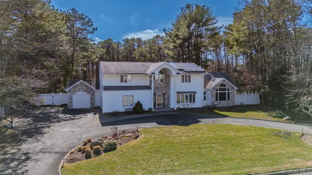 12 E Dosoris Lane, Dix Hills, NY 11746