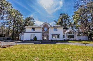 12 E Dosoris Lane, Dix Hills, NY 11746