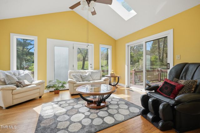 232 Roscommon Drive, Bristol, TN 37620