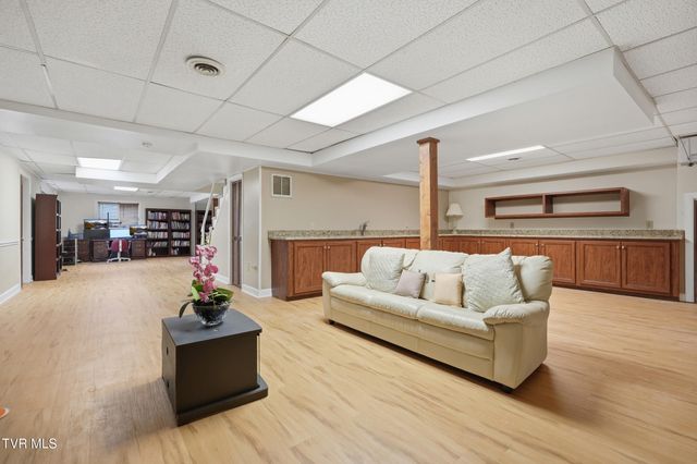 232 Roscommon Drive, Bristol, TN 37620