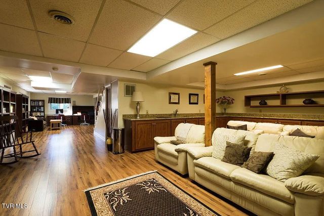 232 Roscommon Drive, Bristol, TN 37620