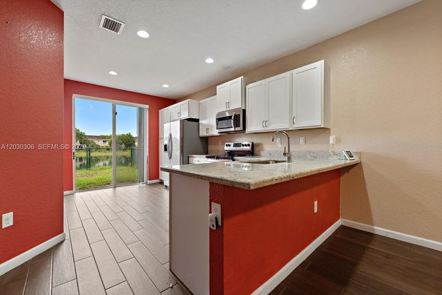 2390 SE 15th St, Homestead, FL 33035