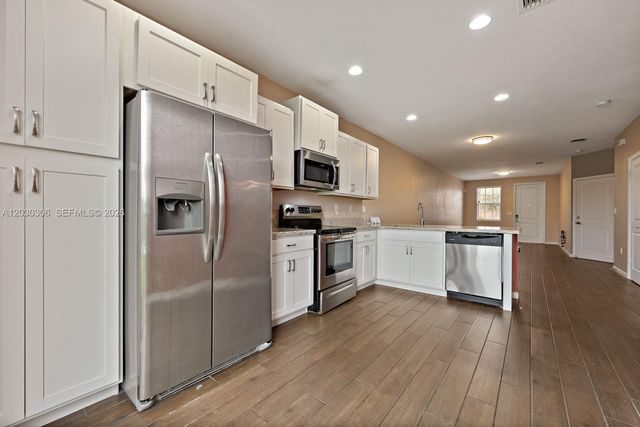 2390 SE 15th St, Homestead, FL 33035