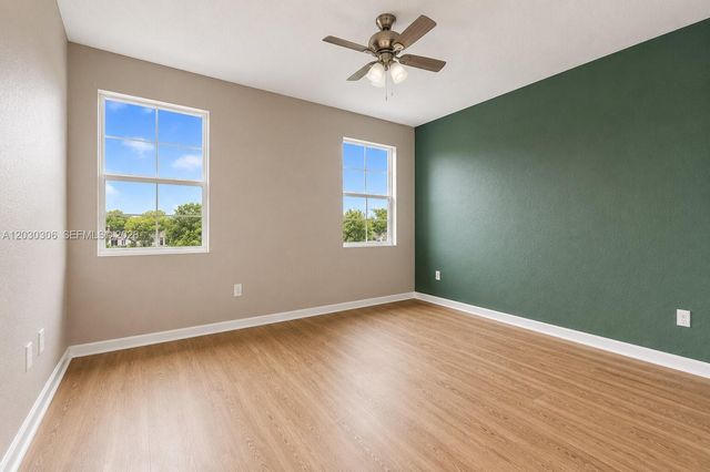 2390 SE 15th St, Homestead, FL 33035
