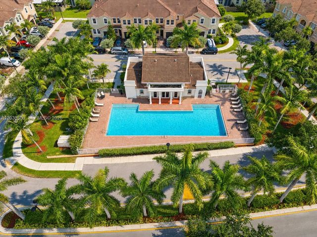 2390 SE 15th St, Homestead, FL 33035