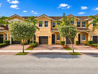 2390 SE 15th St, Homestead, FL 33035