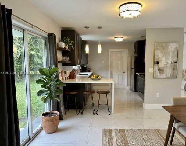 1500 NE 137th St, North Miami, FL 33161