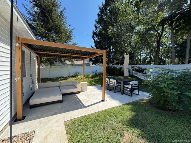 83 Vanderbilt Avenue, West Babylon, NY 11704