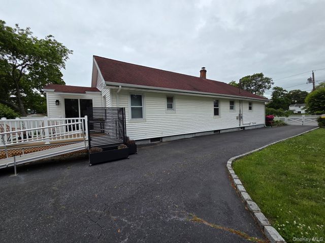 83 Vanderbilt Avenue, West Babylon, NY 11704