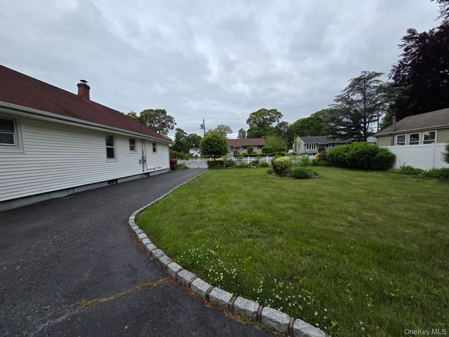 83 Vanderbilt Avenue, West Babylon, NY 11704