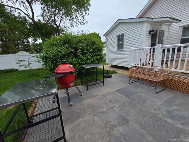 83 Vanderbilt Avenue, West Babylon, NY 11704