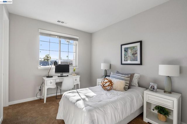 1492 Monument Ln, Fairfield, CA 94533